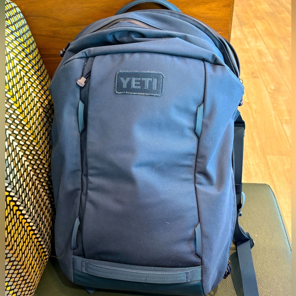 Yeti Crossroads 27L backpack